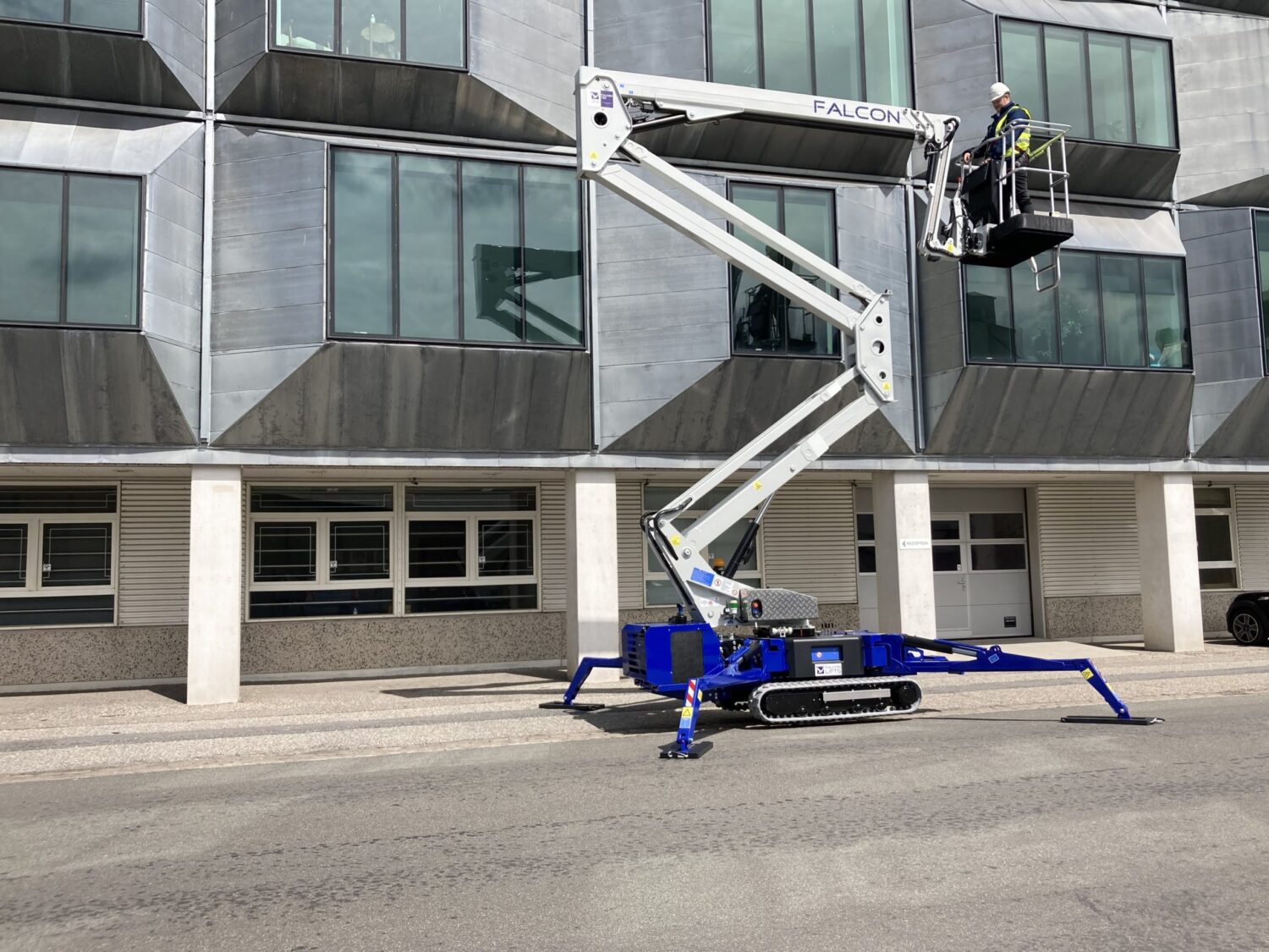 Spider lift Rental Dubai